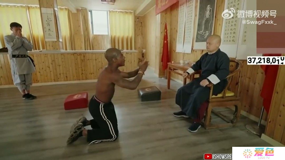 学习中国功夫！“甲亢哥”现身中国河南少林寺